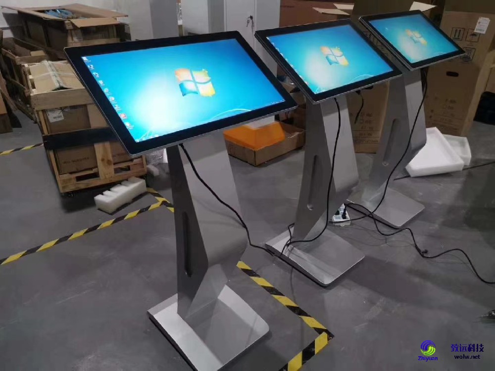 PC industriale all-in-one touch Windows da 43″