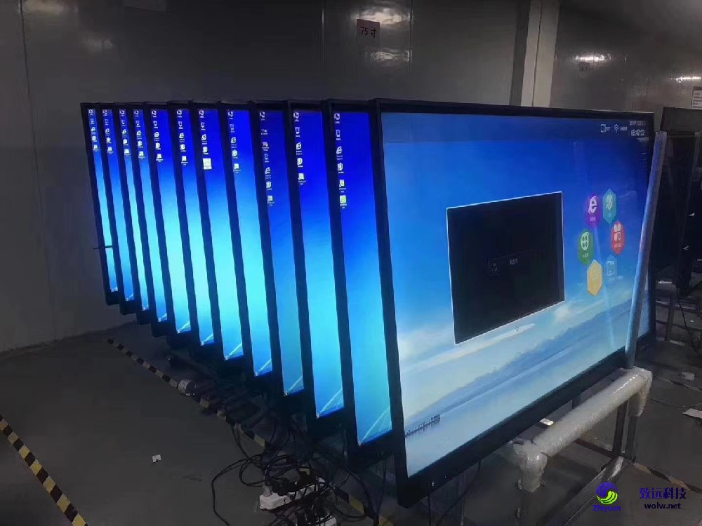 PC industriale all-in-one touch Windows da 60″